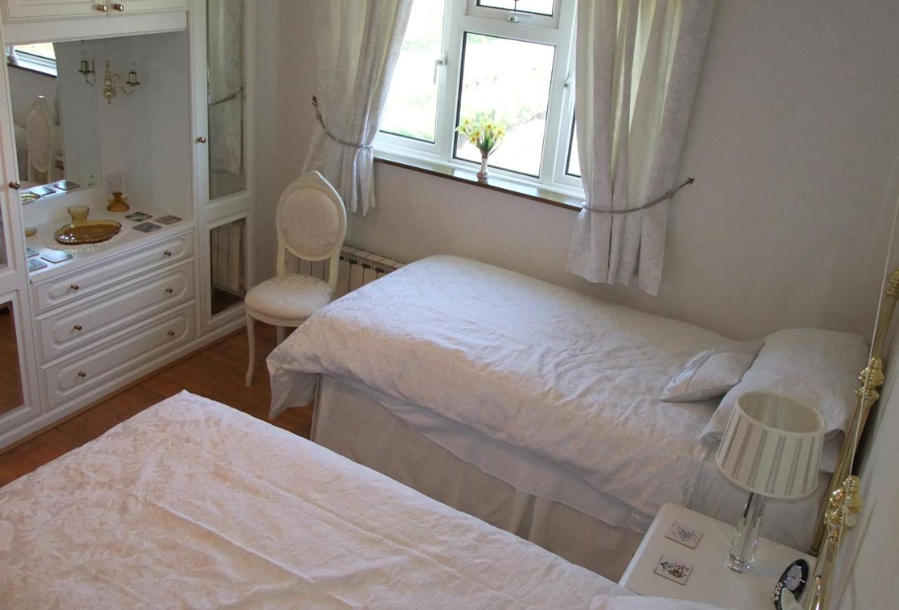 Bed and Breakfast Erw-Lon Farm à Pontfaen Extérieur photo