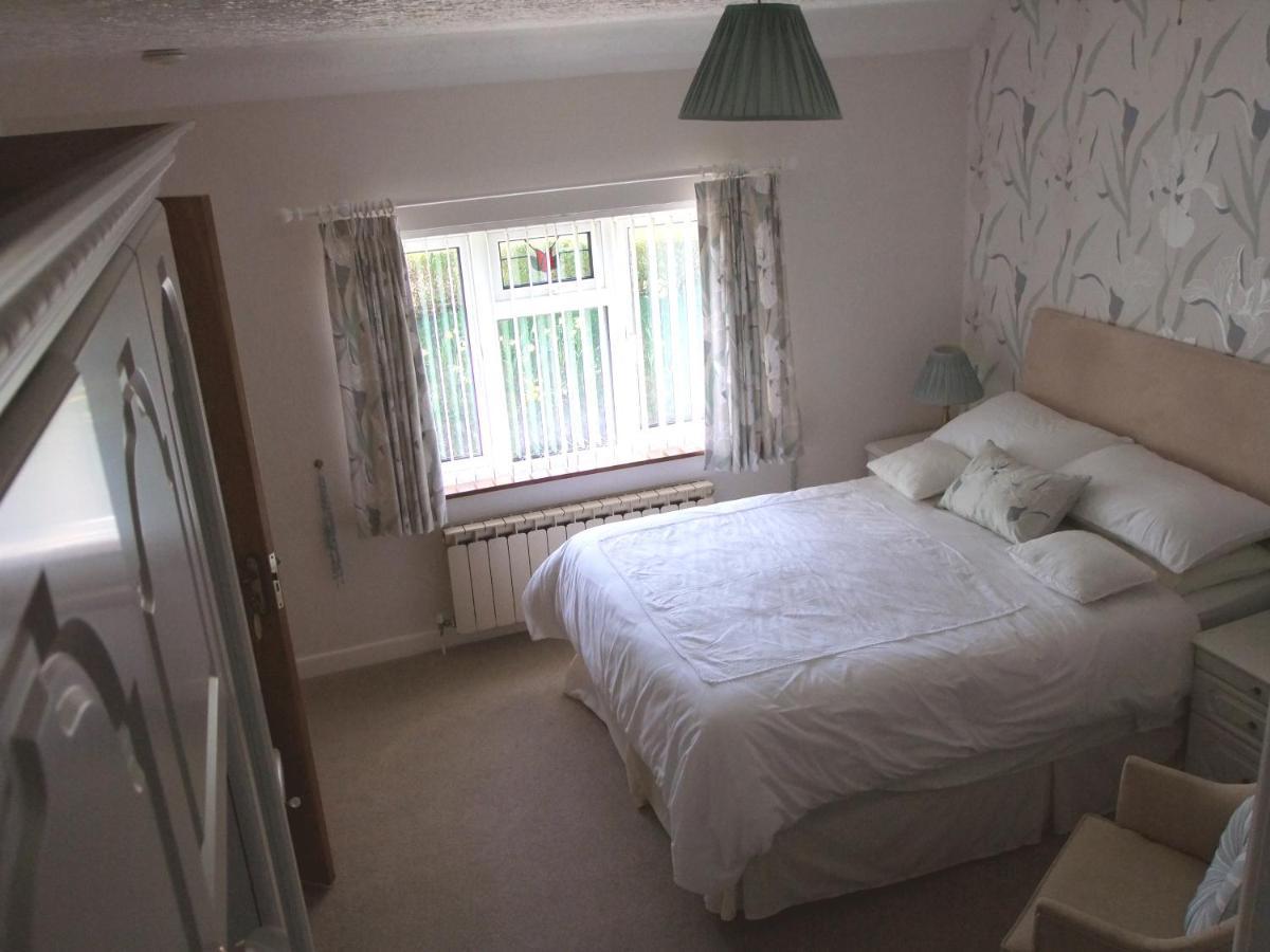 Bed and Breakfast Erw-Lon Farm à Pontfaen Chambre photo